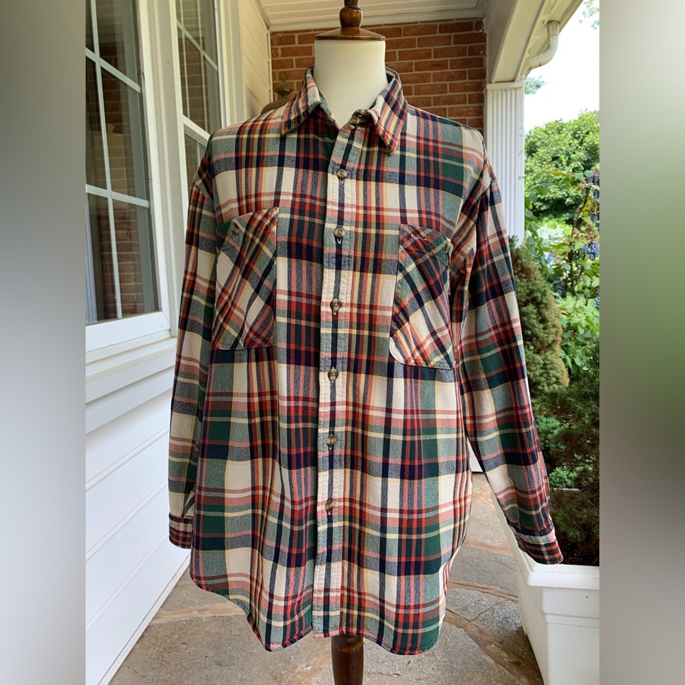 Vintage Muddy Fox Casual Button Down Shirt. Size Large. EUC.